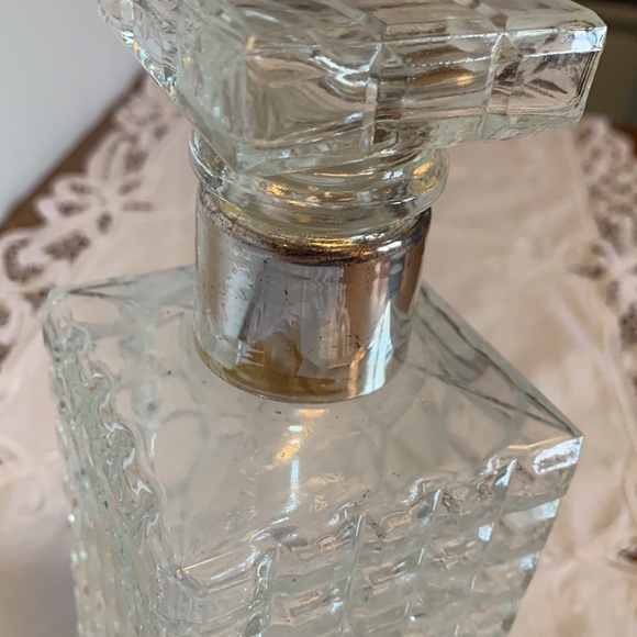 Mid century chiseled Crystal whiskey decanter, square design - Picture 3 of 4